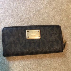 Michael kors wallet
